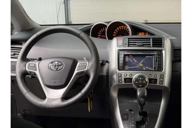 Toyota Verso (2011) thumbnail 6