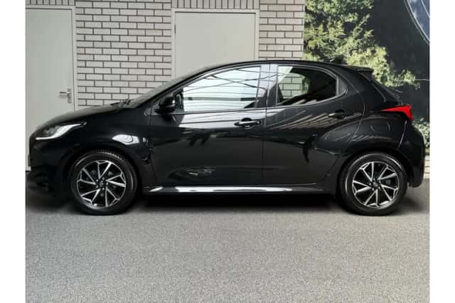 Toyota Yaris (2023) thumbnail 2