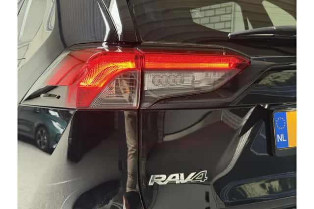 Toyota RAV4 (2025) thumbnail 6