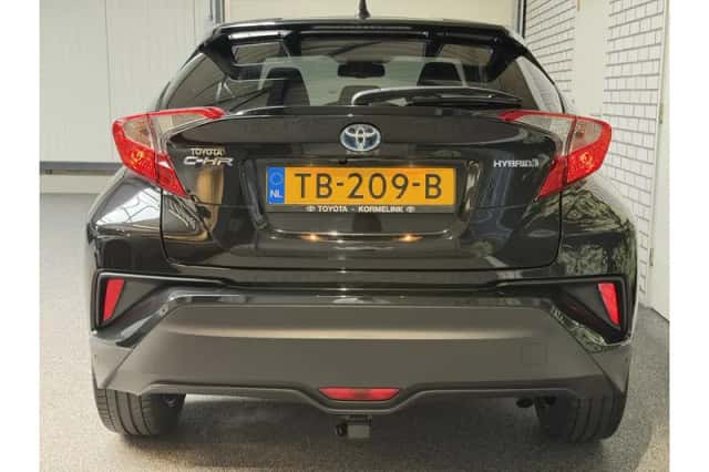 Toyota C-HR (2018) thumbnail 4