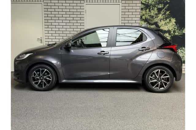 Toyota Yaris (2023) thumbnail 2