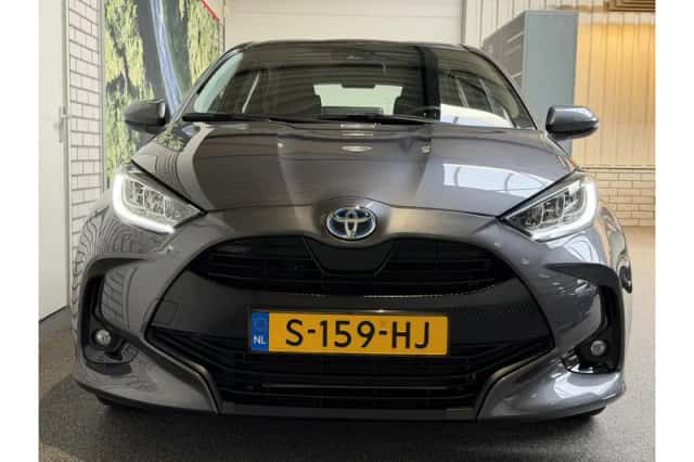 Toyota Yaris (2023) thumbnail 3