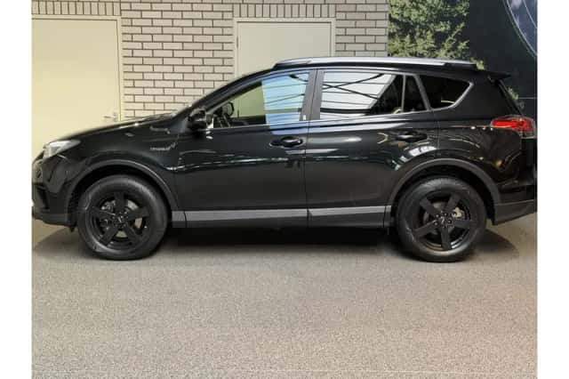 Toyota RAV4 (2018) thumbnail 2