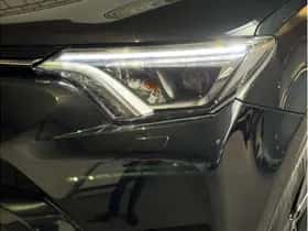 Toyota RAV4 (2018) thumbnail 3