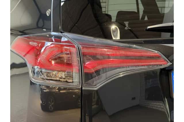 Toyota RAV4 (2018) thumbnail 4