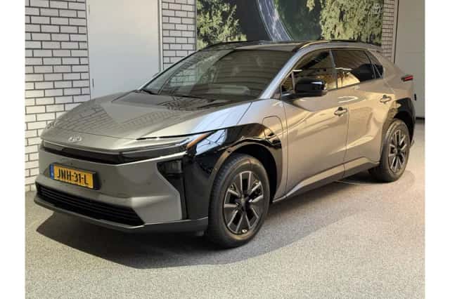 Toyota bZ4X (2025) thumbnail 2