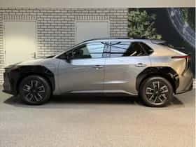 Toyota bZ4X (2025) thumbnail 3