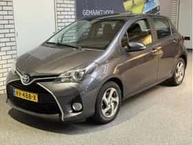 Toyota Yaris (2017) thumbnail 2