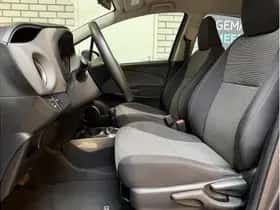 Toyota Yaris (2017) thumbnail 11