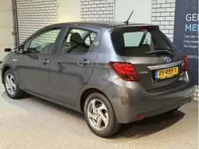 Toyota Yaris (2017) thumbnail 4