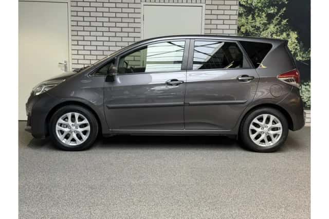 Toyota Verso-S (2014) thumbnail 2