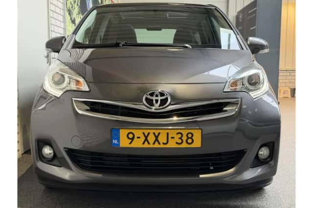 Toyota Verso-S (2014) thumbnail 3