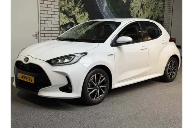 Toyota Yaris (2020) thumbnail 2