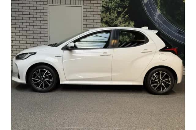 Toyota Yaris (2020) thumbnail 3