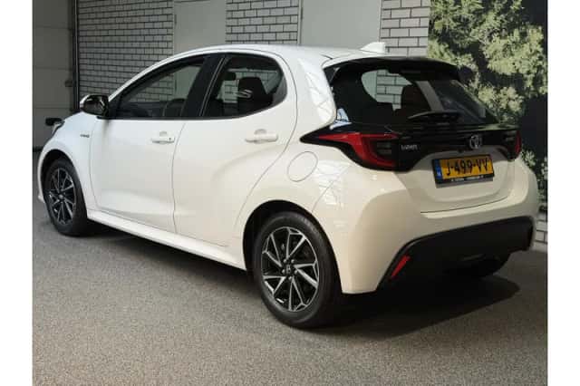 Toyota Yaris (2020) thumbnail 4
