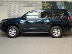 Toyota Land Cruiser (2022) thumbnail 2