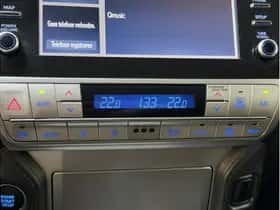 Toyota Land Cruiser (2022) thumbnail 9