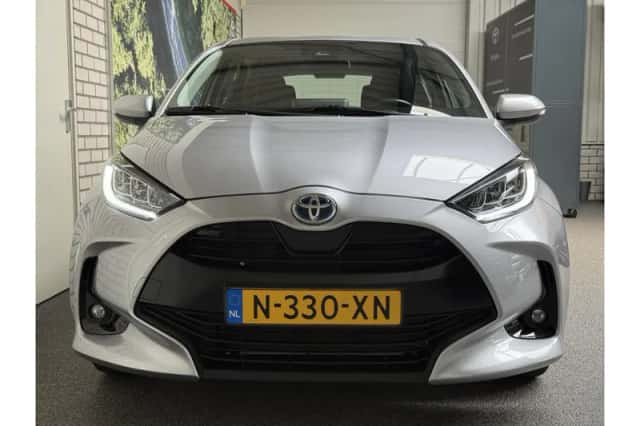 Toyota Yaris (2022) thumbnail 3