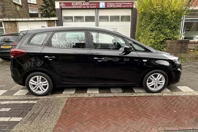 Kia Carens (0) thumbnail 3