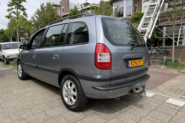 Opel Zafira (2003) thumbnail 6