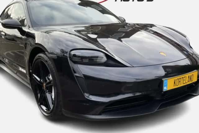 Porsche Taycan (0) thumbnail 1