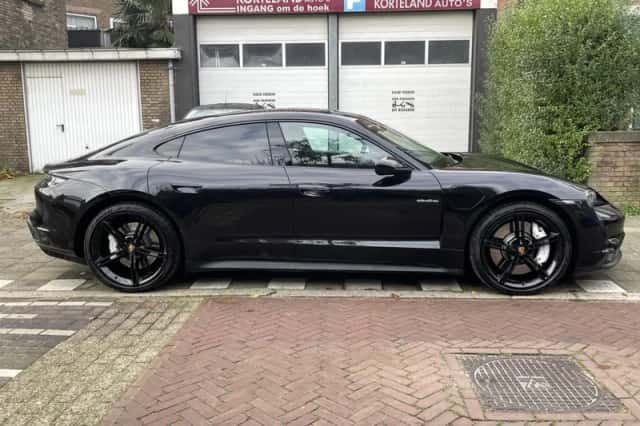 Porsche Taycan (0) thumbnail 3