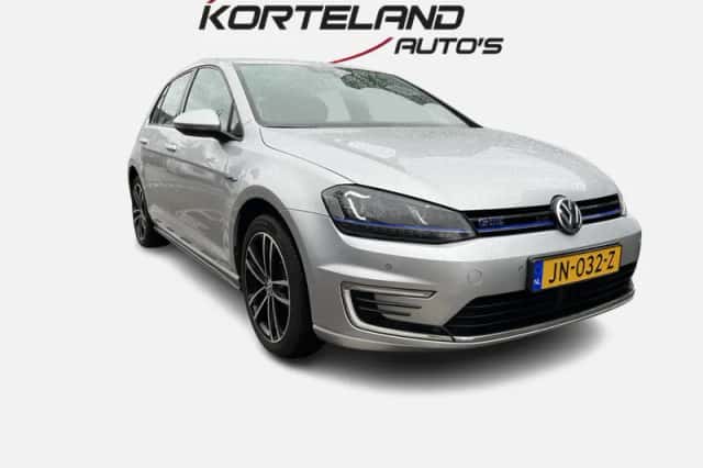 Volkswagen Golf (0) thumbnail 2