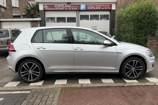 Volkswagen Golf (0) thumbnail 3
