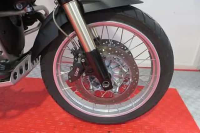 BMW R (2010) thumbnail 6