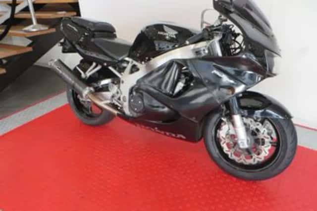 Honda CBR (1998) thumbnail 2