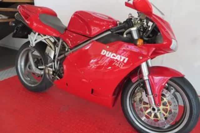 DUCATI 748 (2002) thumbnail 2