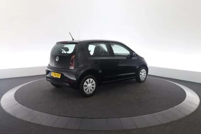 Volkswagen Up! (2023) thumbnail 4