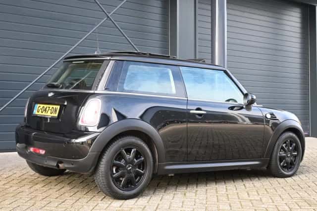 MINI One (2011) thumbnail 2