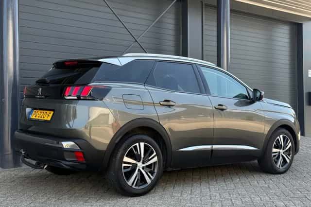 Peugeot 3008 (2017) thumbnail 2