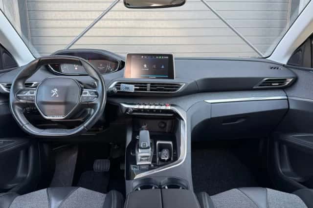 Peugeot 3008 (2017) thumbnail 3