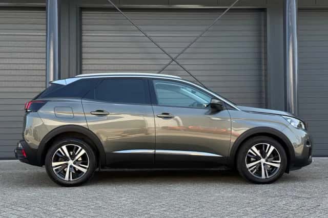 Peugeot 3008 (2017) thumbnail 6