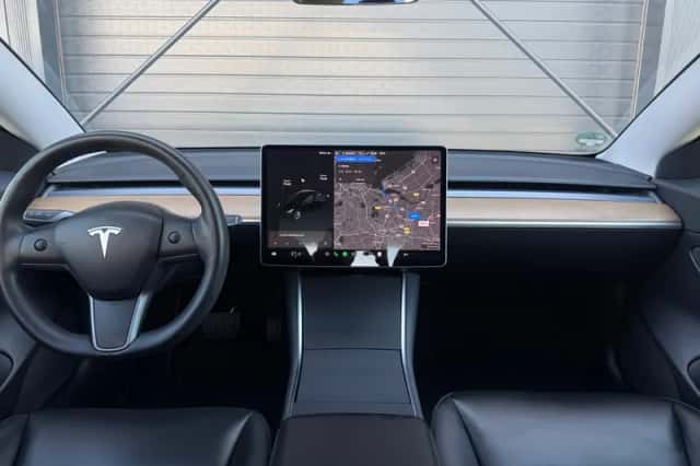 Tesla Model 3 (2020) thumbnail 3