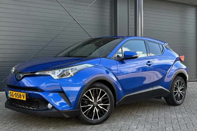 Toyota C-HR (2018) thumbnail 1