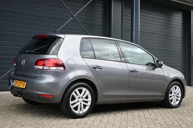 Volkswagen Golf (2012) thumbnail 2