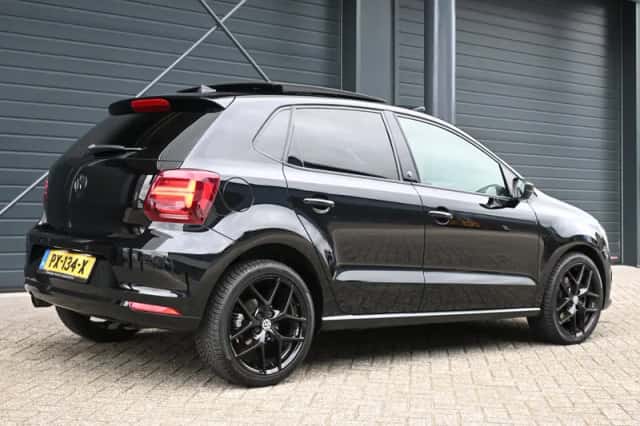 Volkswagen Polo (2017) thumbnail 2