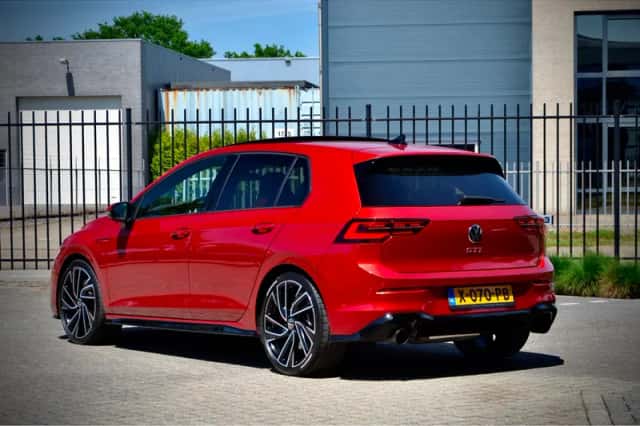 Volkswagen Golf (2024) thumbnail 3
