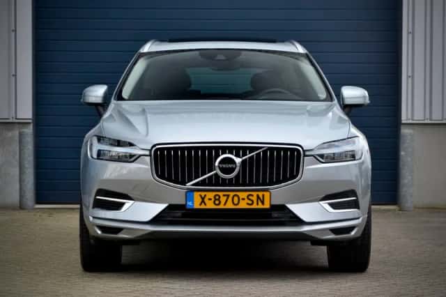 Volvo XC60 (2018) thumbnail 2