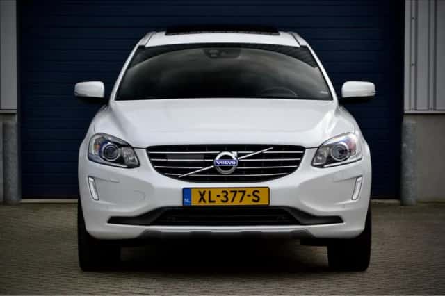 Volvo XC60 (2017) thumbnail 2