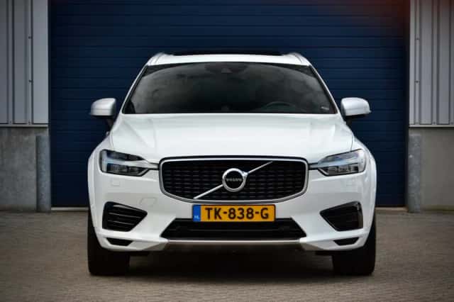 Volvo XC60 (2017) thumbnail 2