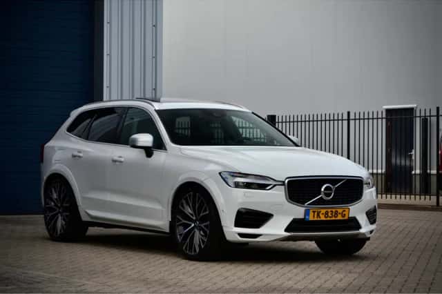 Volvo XC60 (2017) thumbnail 3