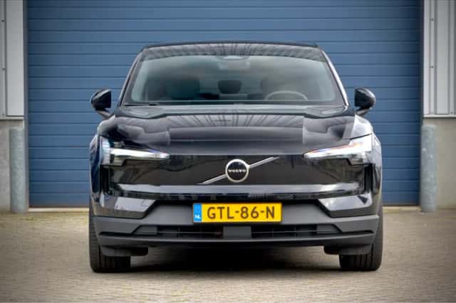 Volvo EX30 (2024) thumbnail 2