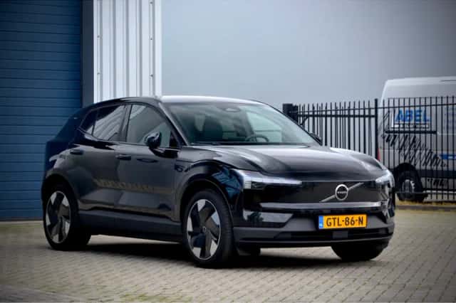 Volvo EX30 (2024) thumbnail 3