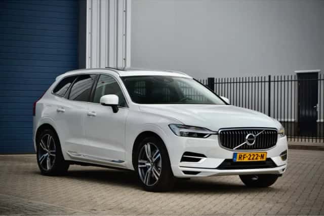 Volvo XC60 (2017) thumbnail 3