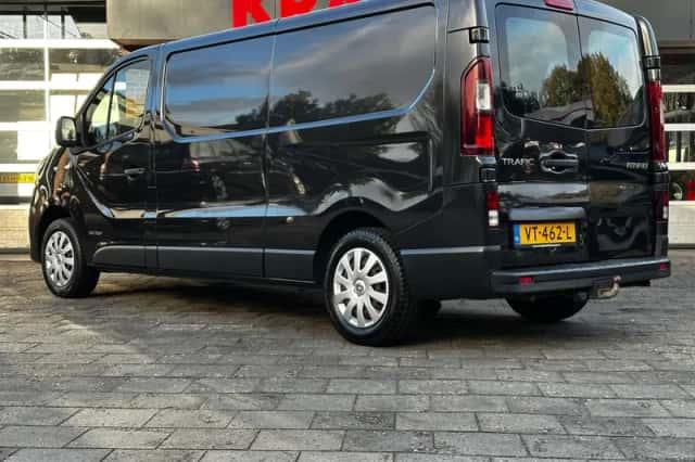 Renault Trafic (2016) thumbnail 3