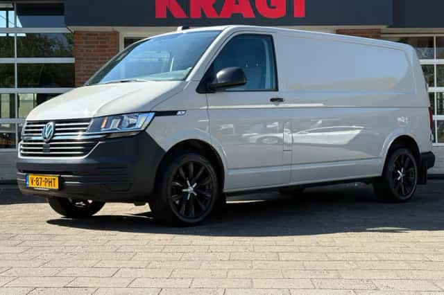 Volkswagen Transporter (2024) thumbnail 1